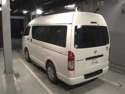 TOYOTA REGIUS VAN