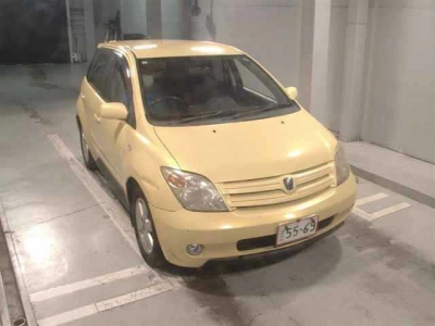 TOYOTA IST