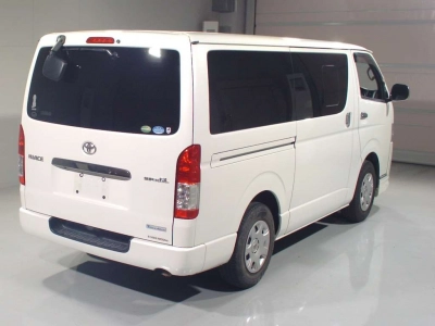 TOYOTA HIACE VAN