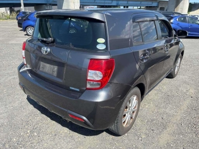 TOYOTA IST