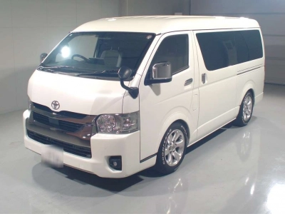 TOYOTA HIACE VAN