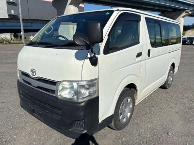 TOYOTA REGIUS VAN