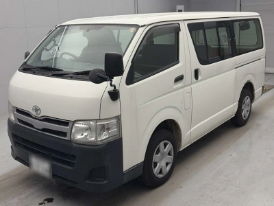 TOYOTA HIACE VAN