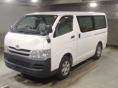 TOYOTA REGIUS VAN