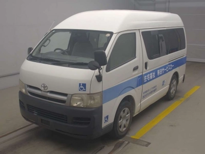 TOYOTA HIACE VAN
