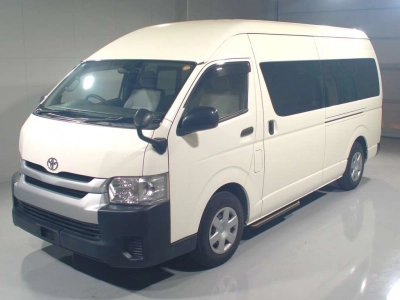TOYOTA HIACE COMMUTER