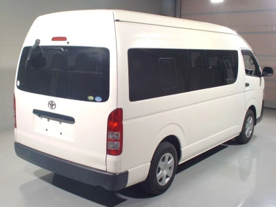 TOYOTA HIACE COMMUTER