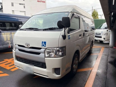 TOYOTA REGIUS VAN