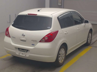 NISSAN TIIDA