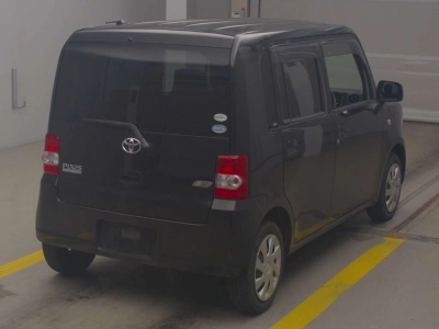 TOYOTA PIXIS SPACE
