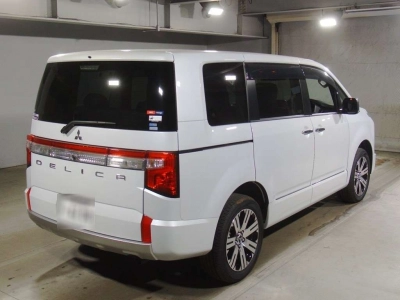 MITSUBISHI DELICA D:5