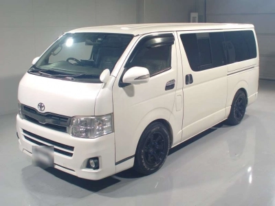 TOYOTA HIACE VAN