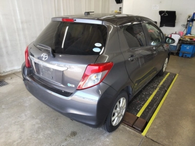 TOYOTA VITZ