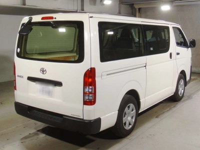 TOYOTA HIACE VAN