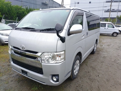 TOYOTA HIACE