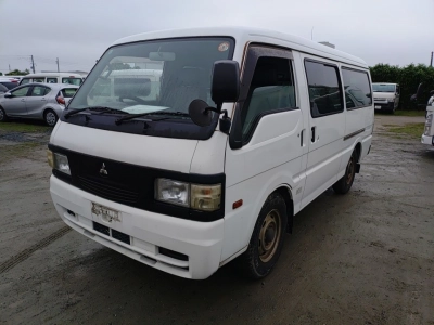 MITSUBISHI DELICA WAGON