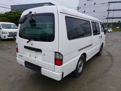 MITSUBISHI DELICA WAGON