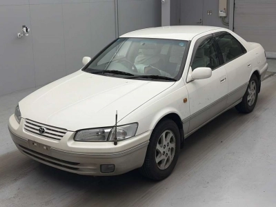 TOYOTA CAMRY GRACIA SEDAN