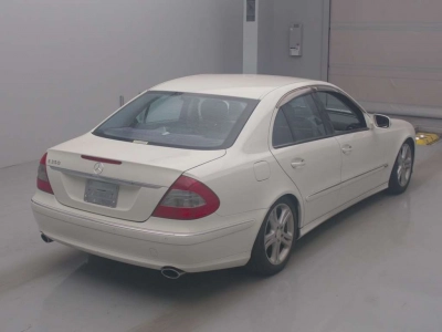 MERCEDES BENZ E CLASS
