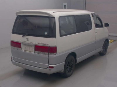 TOYOTA HIACE REGIUS