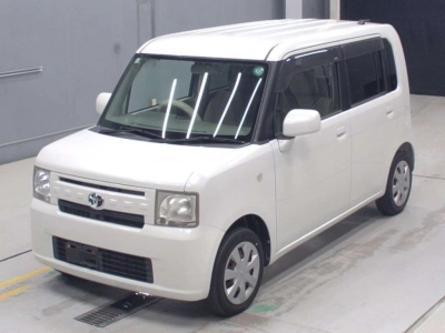 TOYOTA PIXIS SPACE