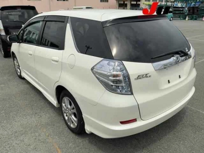 HONDA FIT SHUTTLE