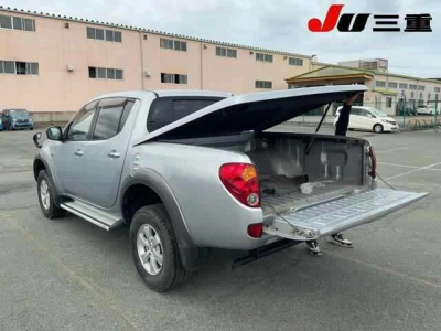 MITSUBISHI TRITON