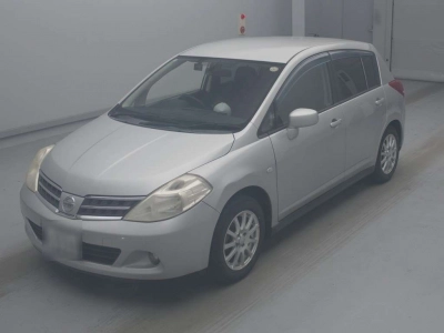 NISSAN TIIDA