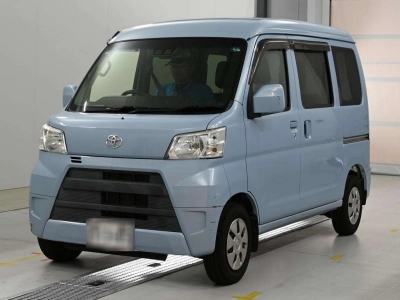 TOYOTA PIXIS VAN