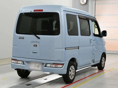 TOYOTA PIXIS VAN