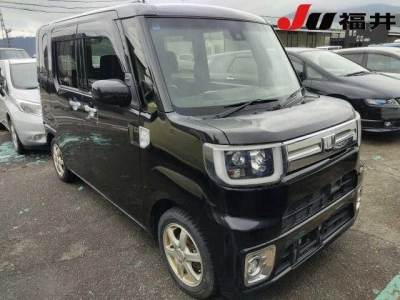 DAIHATSU WAKE