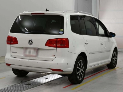 VOLKSWAGEN GOLF TOURAN