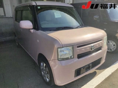 TOYOTA PIXIS SPACE