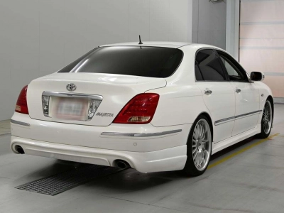 TOYOTA CROWN MAJESTA