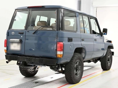 TOYOTA LAND CRUISER 70