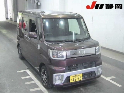 DAIHATSU WAKE