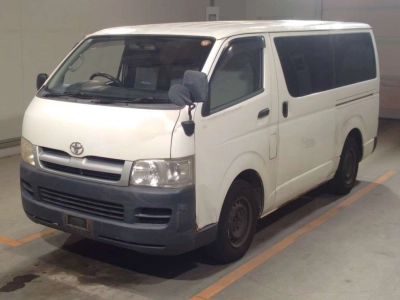 TOYOTA HIACE VAN