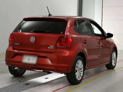VOLKSWAGEN POLO