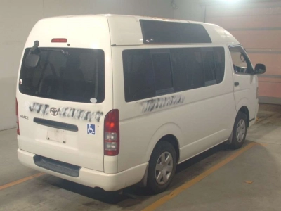 TOYOTA HIACE VAN
