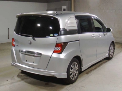 HONDA FREED SPIKE