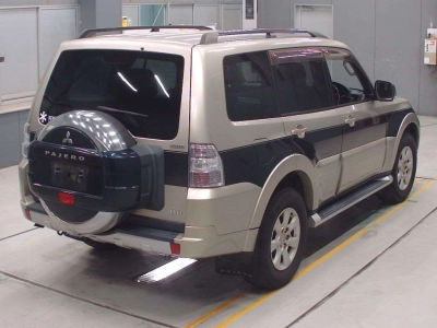 MITSUBISHI PAJERO