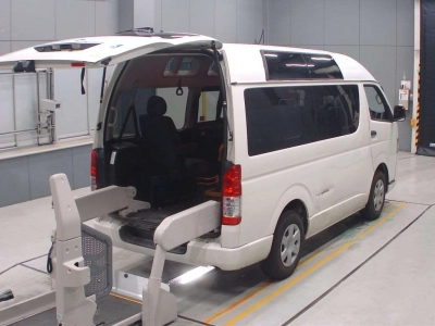 TOYOTA HIACE VAN