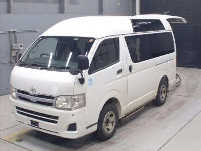 TOYOTA HIACE VAN