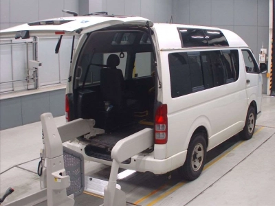 TOYOTA HIACE VAN