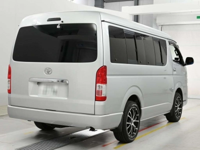 TOYOTA HIACE WAGON