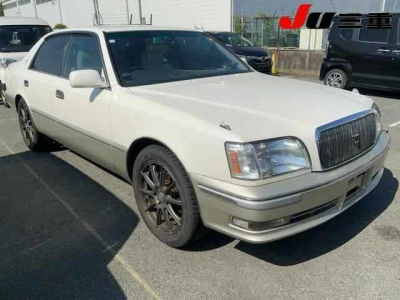 TOYOTA CROWN MAJESTA