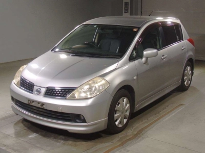 NISSAN TIIDA