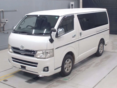TOYOTA REGIUS VAN