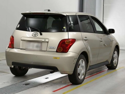 TOYOTA IST