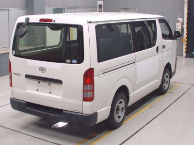 TOYOTA HIACE VAN